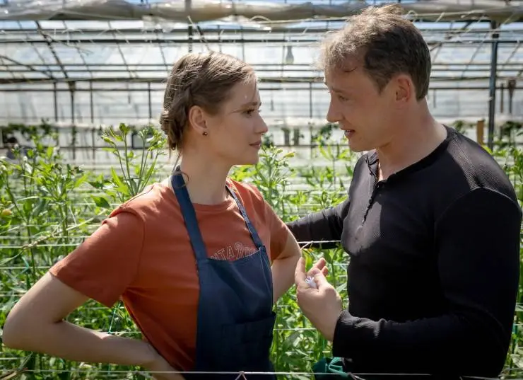 Репейник (2022) 1 сезон 1-1,2,3,4 серия в хорошем качестве смотреть онлайн Репейник (2022) сериал 1-1,2,3,4 серию 1 сезона в хорошем качестве смотреть онлайн