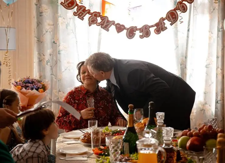 Аист на крыше (2021) 1 сезон 1-1,2,3,4 серия в хорошем качестве смотреть онлайн Аист на крыше (2021) сериал 1-1,2,3,4 серию 1 сезона в хорошем качестве смотреть онлайн