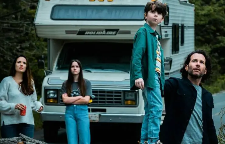 Извне (2022) 1-3 сезон 1-8,9,10 серия смотреть онлайн Извне (2022) сериал 1-8,9,10 серию 1-3 сезона смотреть онлайн