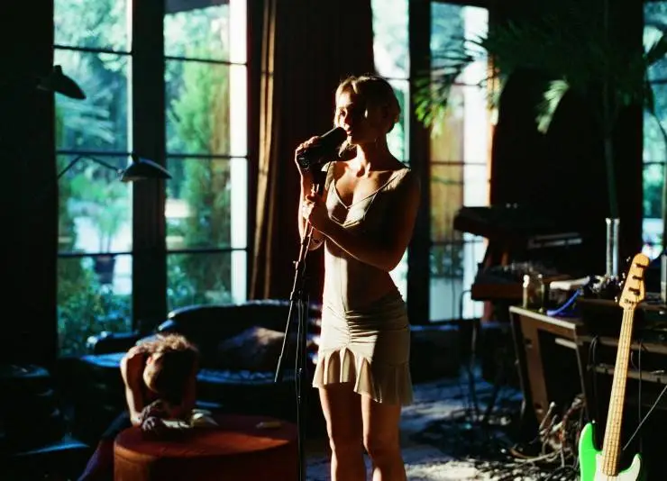 Кумир (2023) 1 сезон 1-1,2,3,4,5 серия смотреть онлайн Кумир (2023) сериал 1-1,2,3,4,5 серию 1 сезона смотреть онлайн