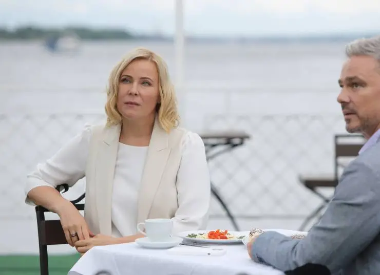 Пригласи в дом призрака (2021) 1 сезон 1-1,2 серия смотреть онлайн Пригласи в дом призрака (2021) сериал 1-1,2 серию 1 сезона смотреть онлайн