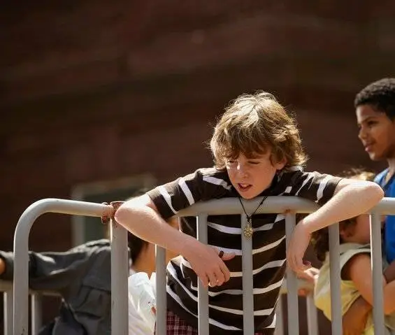 Двор (2011) смотреть онлайн Двор (2011) сериал смотреть онлайн