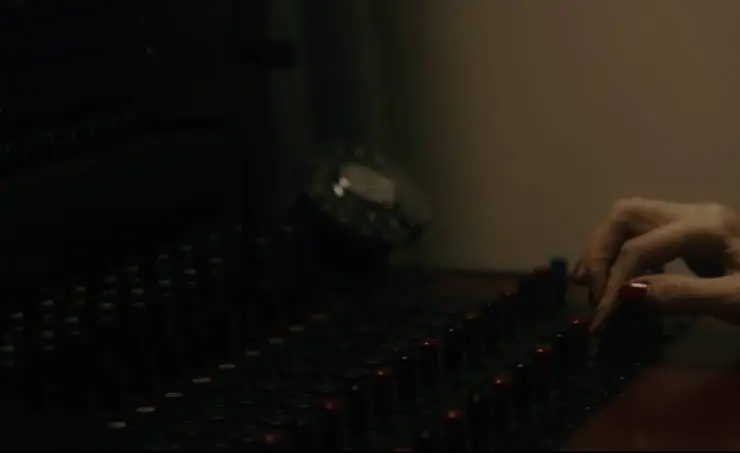 Тревожный звонок (2023) в хорошем качестве смотреть онлайн Тревожный звонок (2023) фильм в хорошем качестве смотреть онлайн