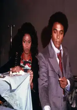 Нечто с двумя головами (1972) в хорошем качестве смотреть онлайн Нечто с двумя головами (1972) фильм в хорошем качестве смотреть онлайн