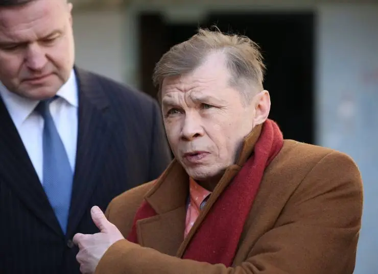 Золотые соседи (2022) смотреть онлайн Золотые соседи (2022) фильм смотреть онлайн