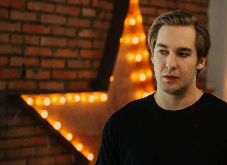 Взрослые (2024) в хорошем качестве смотреть онлайн Взрослые (2024) сериал в хорошем качестве смотреть онлайн