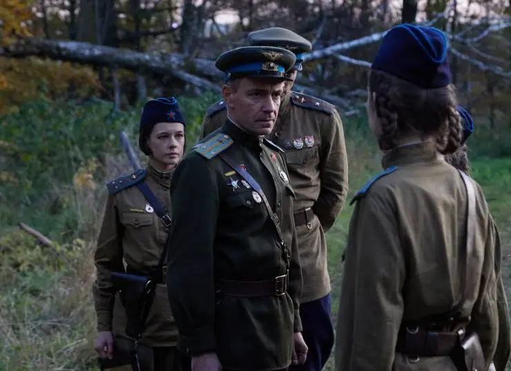 Расправляя крылья (2022) в хорошем качестве смотреть онлайн Расправляя крылья (2022) фильм в хорошем качестве смотреть онлайн