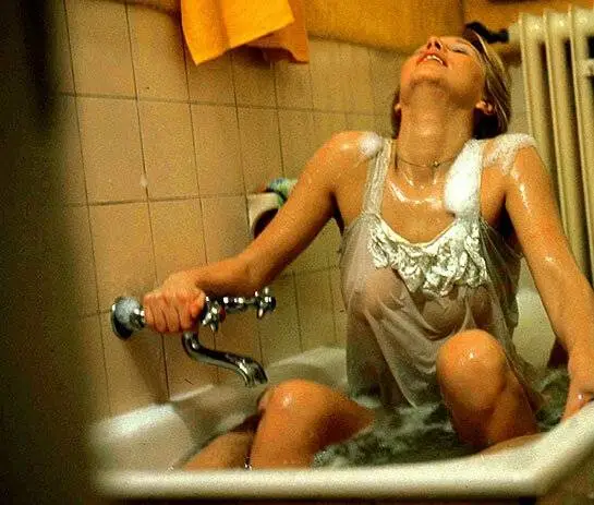 Переполох в отеле (1977) в хорошем качестве смотреть онлайн Переполох в отеле (1977) фильм в хорошем качестве смотреть онлайн