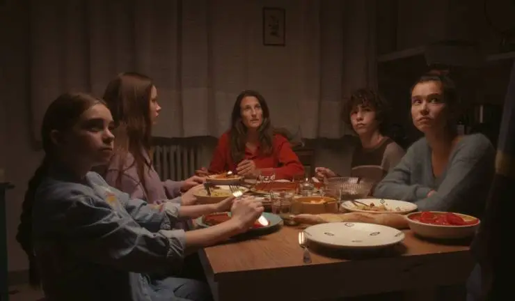 Тони и её семья (2023) смотреть онлайн Тони и её семья (2023) фильм смотреть онлайн