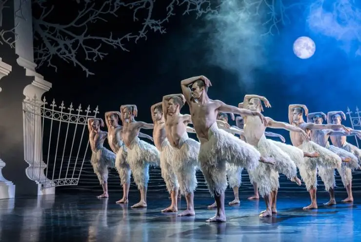 Мэтью Борн: Лебединое озеро (2019) смотреть онлайн Мэтью Борн: Лебединое озеро (2019) фильм смотреть онлайн