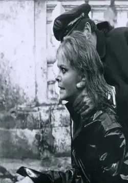 Девушка, которая слишком много знала (1963) смотреть онлайн бесплатно Девушка, которая слишком много знала (1963) фильм смотреть онлайн бесплатно