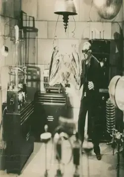 Дьявольская летучая мышь (1940) смотреть онлайн бесплатно Дьявольская летучая мышь (1940) фильм смотреть онлайн бесплатно