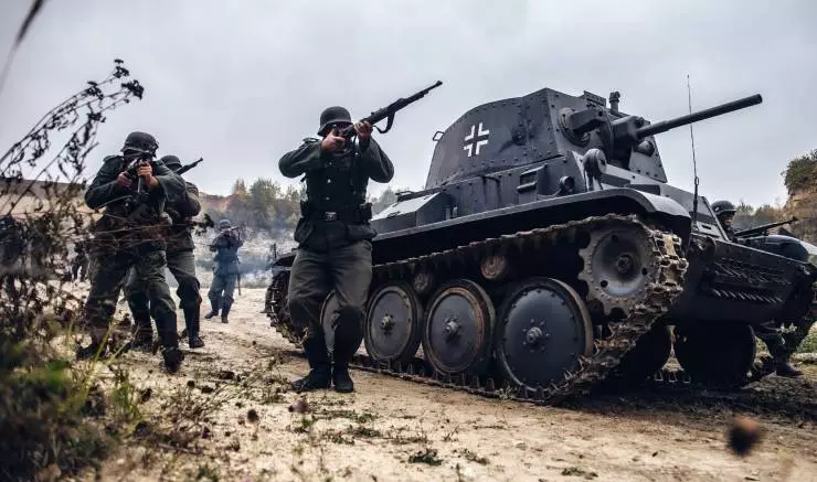 Рослый (2025) 1 сезон 1-1,2,3,4 серия смотреть онлайн Рослый (2025) сериал 1-1,2,3,4 серию 1 сезона смотреть онлайн