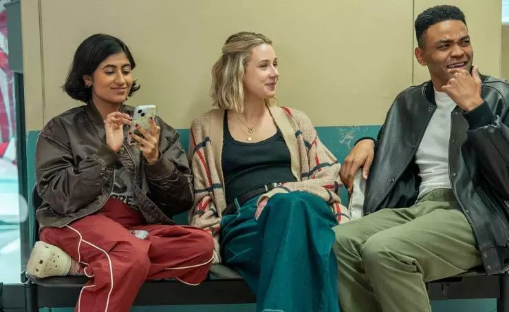 Взрослые (2025) 1 сезон 1-6,7,8 серия смотреть онлайн Взрослые (2025) сериал 1-6,7,8 серию 1 сезона смотреть онлайн