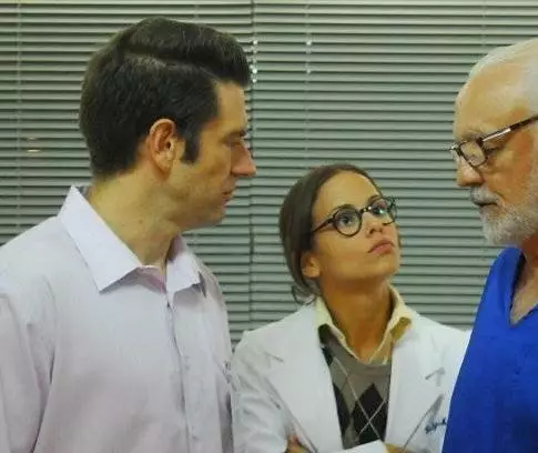 S.O.S. Чрезвычайное положение (2010) смотреть онлайн S.O.S. Чрезвычайное положение (2010) сериал смотреть онлайн