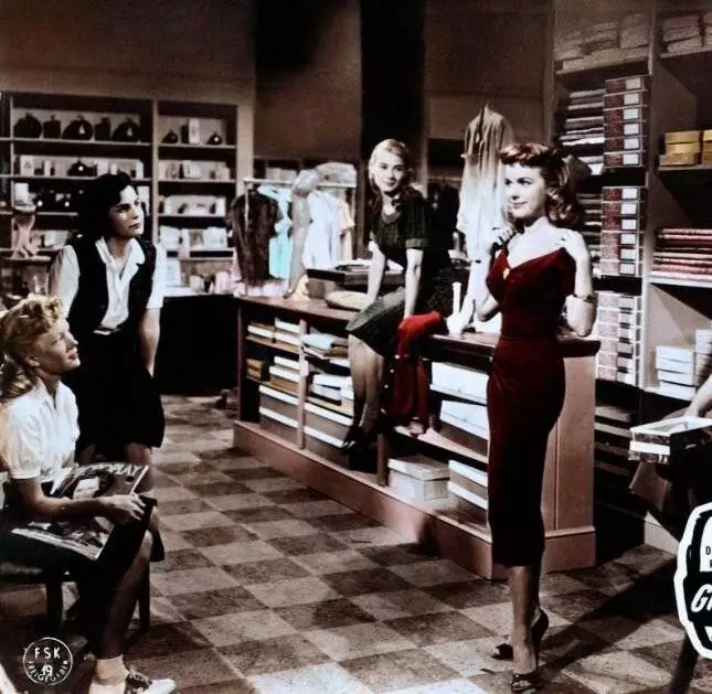 Пэйтон Плейс (1957) в хорошем качестве смотреть онлайн Пэйтон Плейс (1957) фильм в хорошем качестве смотреть онлайн