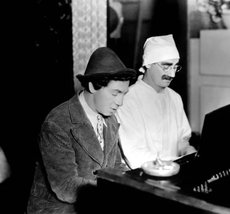 Утиный суп (1933) смотреть онлайн Утиный суп (1933) фильм смотреть онлайн