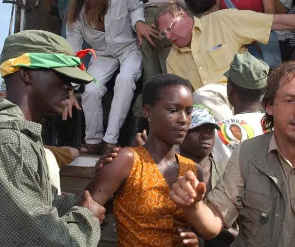 Воскресенье в Кигали (2006) смотреть онлайн бесплатно Воскресенье в Кигали (2006) фильм смотреть онлайн бесплатно