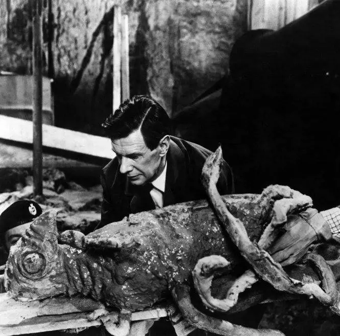 Куотермасс и колодец (1967) смотреть онлайн Куотермасс и колодец (1967) фильм смотреть онлайн