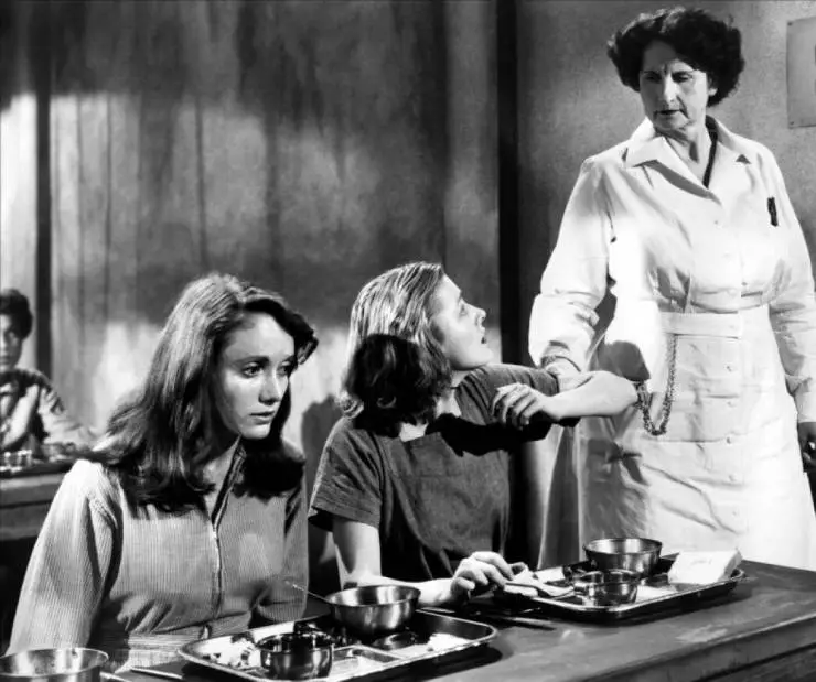 В клетке (1950) смотреть онлайн бесплатно В клетке (1950) фильм смотреть онлайн бесплатно