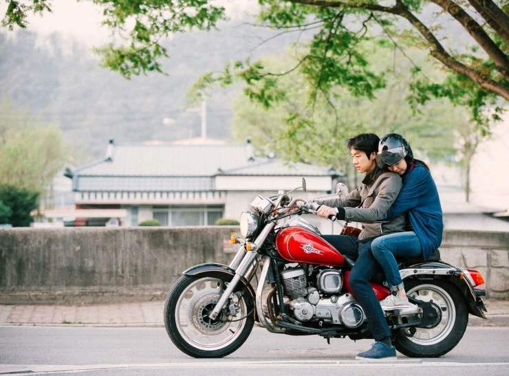 Качающиеся волны (2015) в хорошем качестве смотреть онлайн Качающиеся волны (2015) фильм в хорошем качестве смотреть онлайн