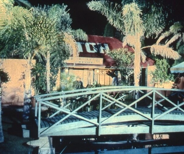 Соседи (1985) в хорошем качестве смотреть онлайн Соседи (1985) сериал в хорошем качестве смотреть онлайн