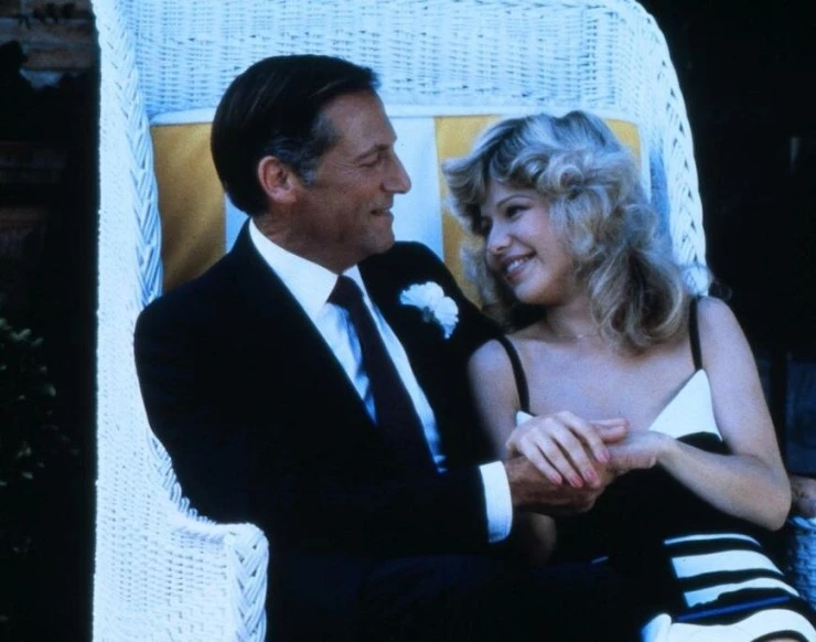 Одинокая леди (1983) смотреть онлайн бесплатно Одинокая леди (1983) фильм смотреть онлайн бесплатно