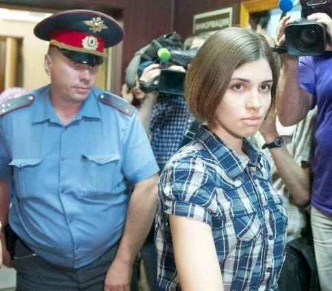 Показательный процесс: История Pussy Riot (2013) смотреть онлайн бесплатно Показательный процесс: История Pussy Riot (2013) фильм смотреть онлайн бесплатно