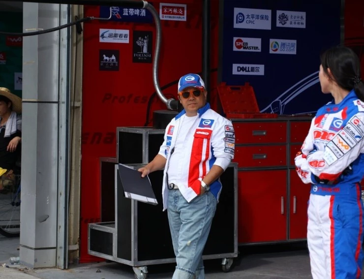 Легендарный гонщик (2011) смотреть онлайн Легендарный гонщик (2011) фильм смотреть онлайн