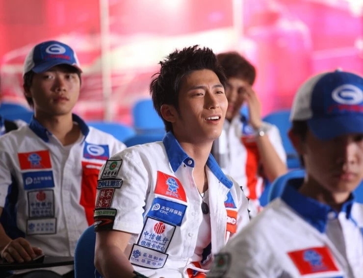 Легендарный гонщик (2011) смотреть онлайн бесплатно Легендарный гонщик (2011) фильм смотреть онлайн бесплатно