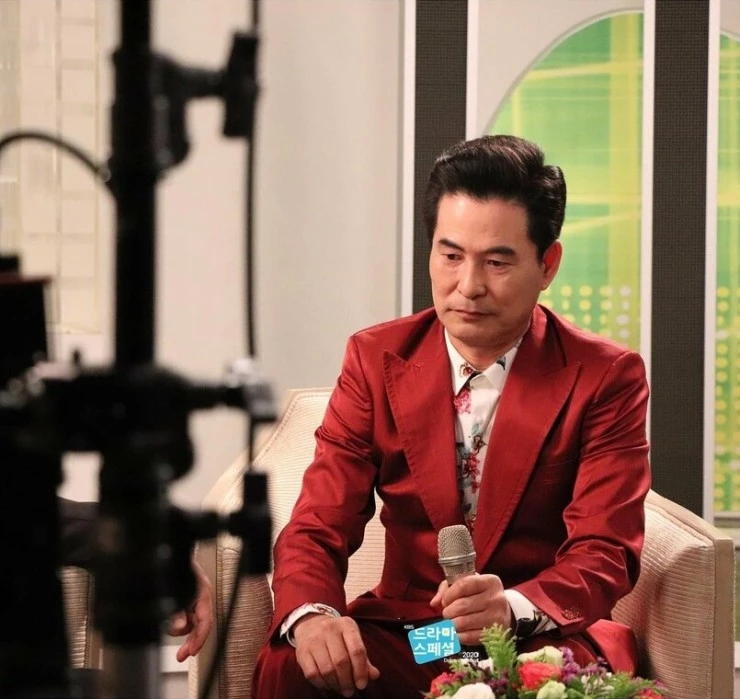 Сюда мы поставим сирень (2020) смотреть онлайн бесплатно Сюда мы поставим сирень (2020) фильм смотреть онлайн бесплатно