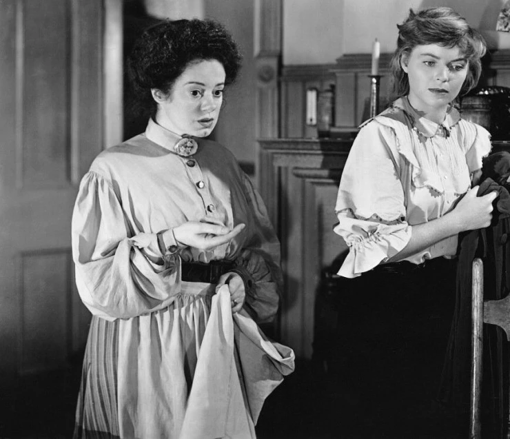 Винтовая лестница (1946) смотреть онлайн бесплатно Винтовая лестница (1946) фильм смотреть онлайн бесплатно