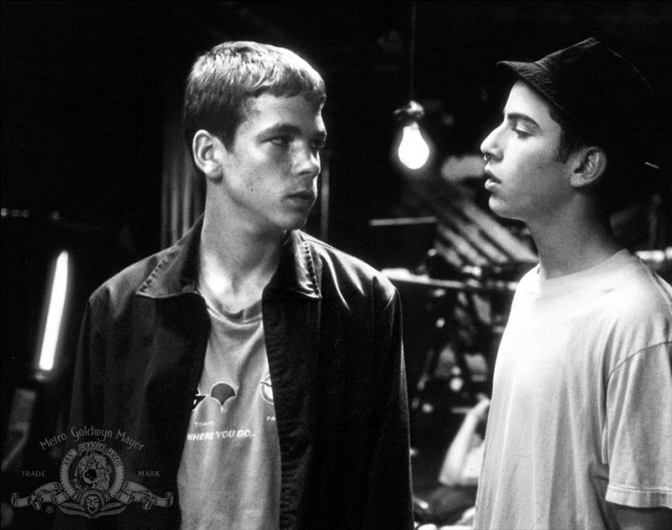 Сумасшедшие улицы (1997) в хорошем качестве смотреть онлайн Сумасшедшие улицы (1997) фильм в хорошем качестве смотреть онлайн