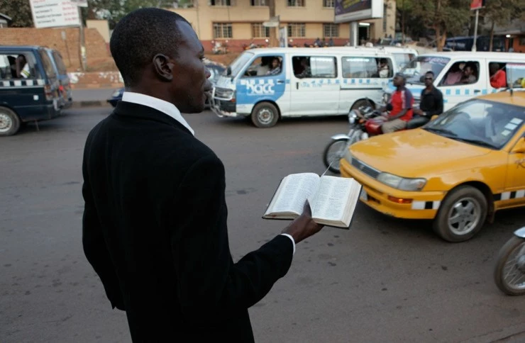 Бог любит Уганду (2013) смотреть онлайн Бог любит Уганду (2013) фильм смотреть онлайн