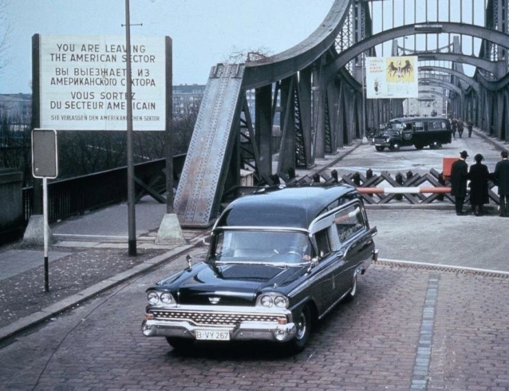 Похороны в Берлине (1966) в хорошем качестве смотреть онлайн Похороны в Берлине (1966) фильм в хорошем качестве смотреть онлайн