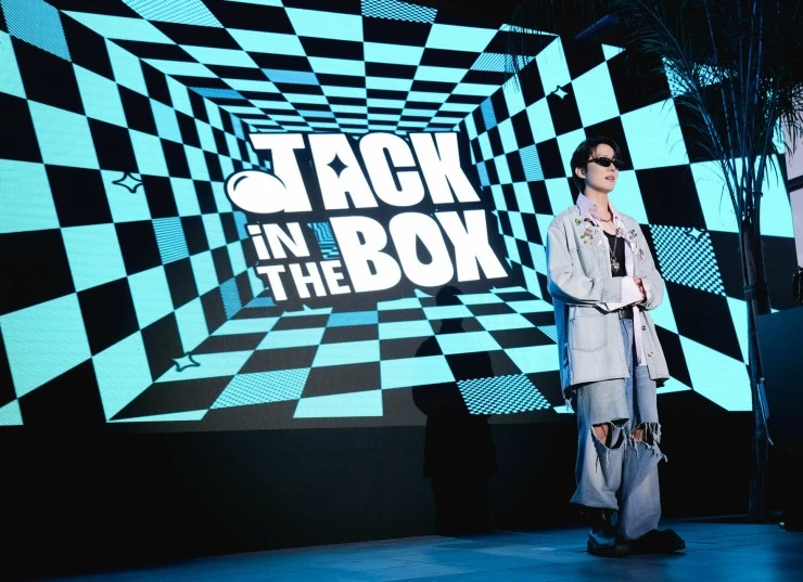 J-hope in the Box (2023) в хорошем качестве смотреть онлайн J-hope in the Box (2023) фильм в хорошем качестве смотреть онлайн