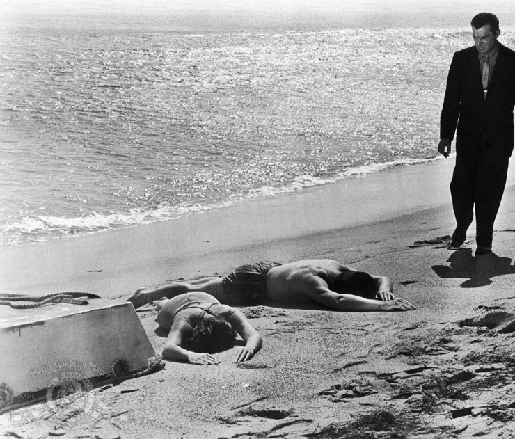 Фантом с глубины 10000 лиг (1955) в хорошем качестве смотреть онлайн Фантом с глубины 10000 лиг (1955) фильм в хорошем качестве смотреть онлайн