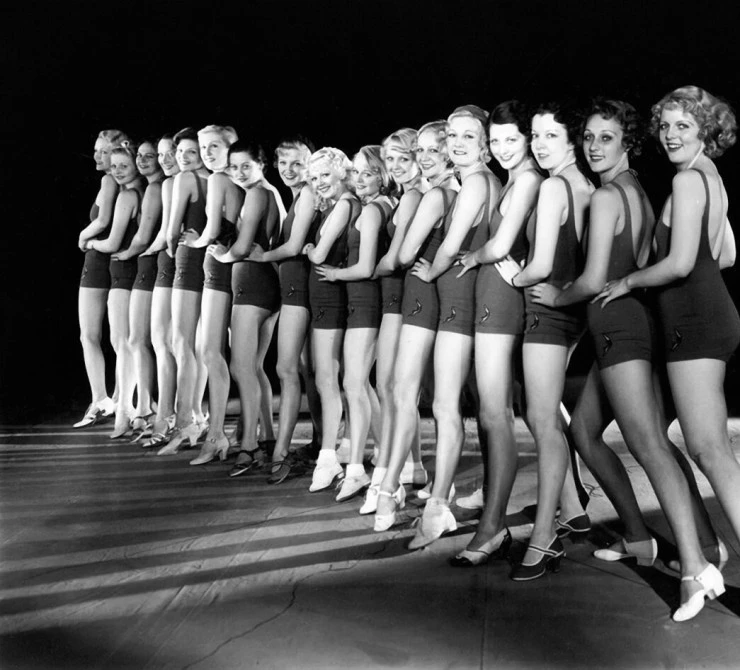 Парад в огнях рампы (1933) смотреть онлайн бесплатно Парад в огнях рампы (1933) фильм смотреть онлайн бесплатно