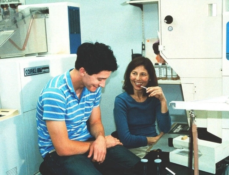 Обаятельная и привлекательная (2001) смотреть онлайн бесплатно Обаятельная и привлекательная (2001) фильм смотреть онлайн бесплатно