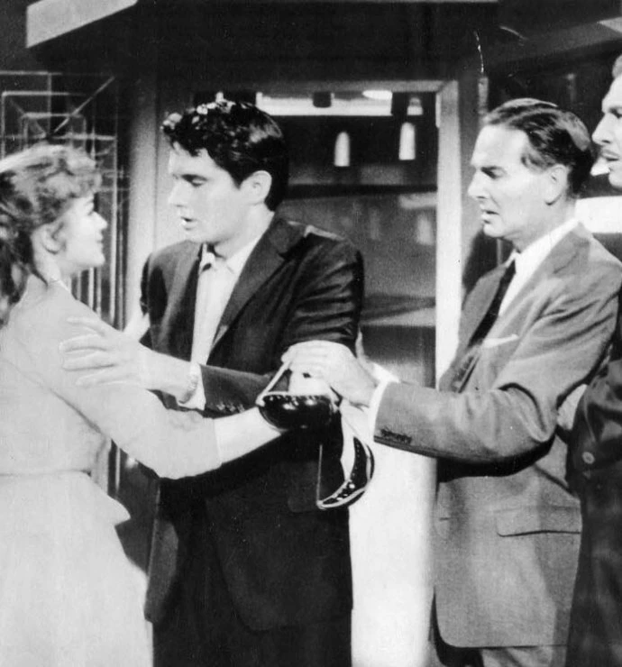 Возвращение мухи (1959) смотреть онлайн Возвращение мухи (1959) фильм смотреть онлайн