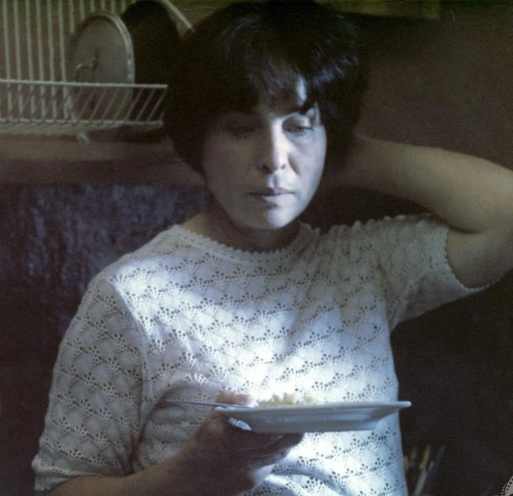 Одинокая женщина (1981) смотреть онлайн Одинокая женщина (1981) фильм смотреть онлайн