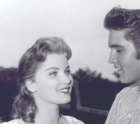 Люби меня нежно (1956) смотреть онлайн бесплатно Люби меня нежно (1956) фильм смотреть онлайн бесплатно