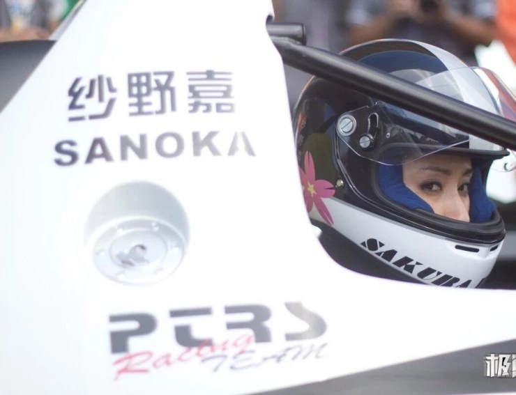 Ангелы скорости (2011) в хорошем качестве смотреть онлайн Ангелы скорости (2011) фильм в хорошем качестве смотреть онлайн