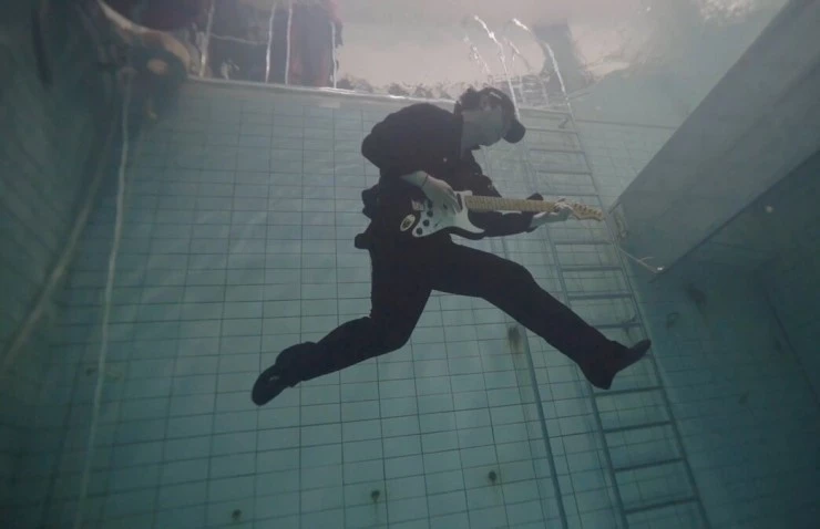 Молодой человек и глубокое море (2024) в хорошем качестве смотреть онлайн Молодой человек и глубокое море (2024) фильм в хорошем качестве смотреть онлайн