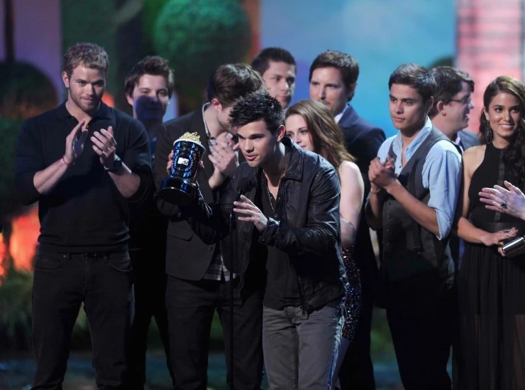 Церемония вручения премии MTV Movie Awards 2011 (2011) смотреть онлайн бесплатно Церемония вручения премии MTV Movie Awards 2011 (2011) фильм смотреть онлайн бесплатно